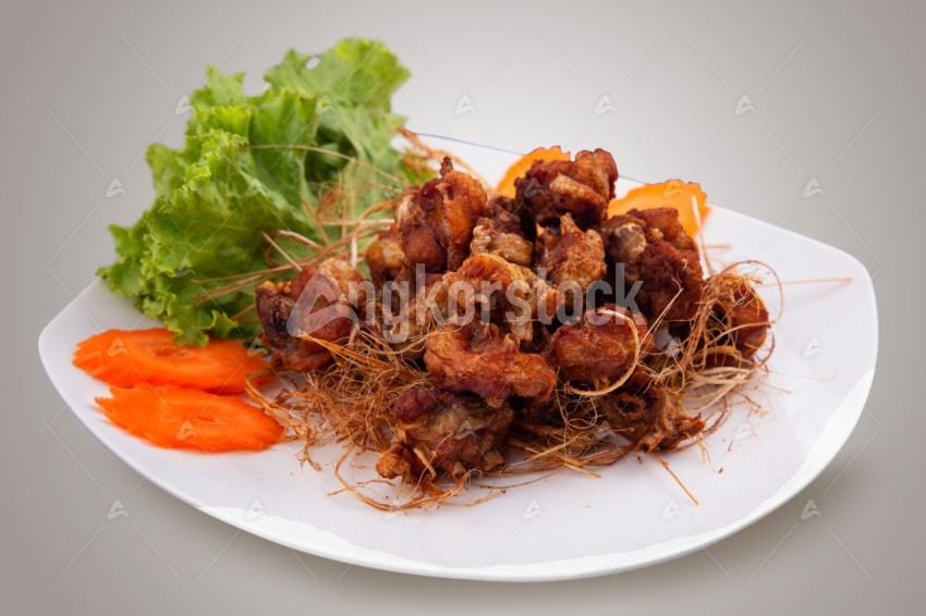 deep fried chicken meat with dried lemongrass