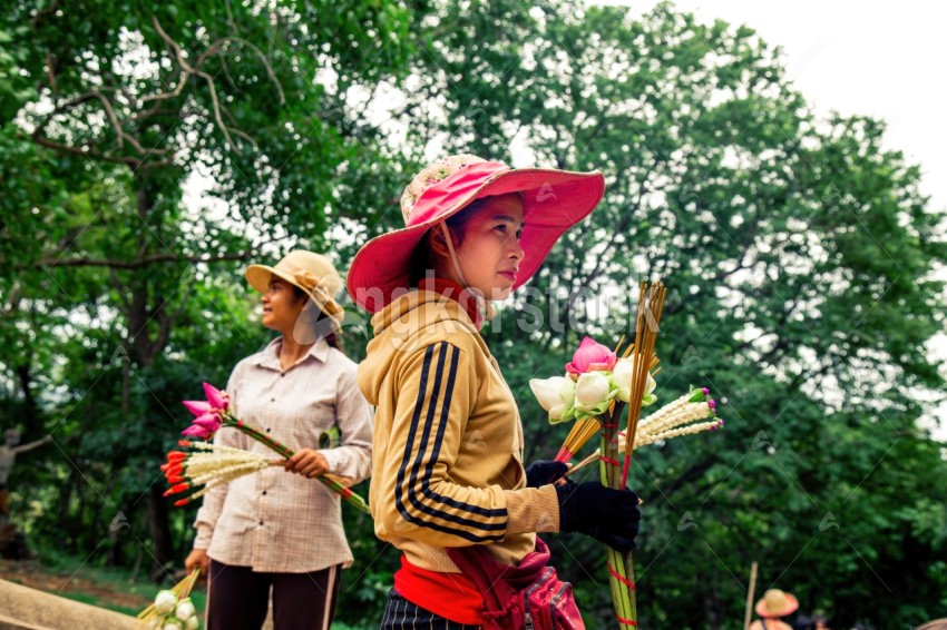 អ្នកលក់ផ្កា - Praying Flower Seller