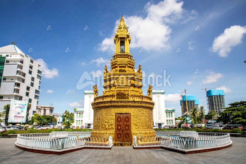 Buddhist Stupa in Phnom Penh - ព្រះ​សក្យ​មុនី​ចេតិយ