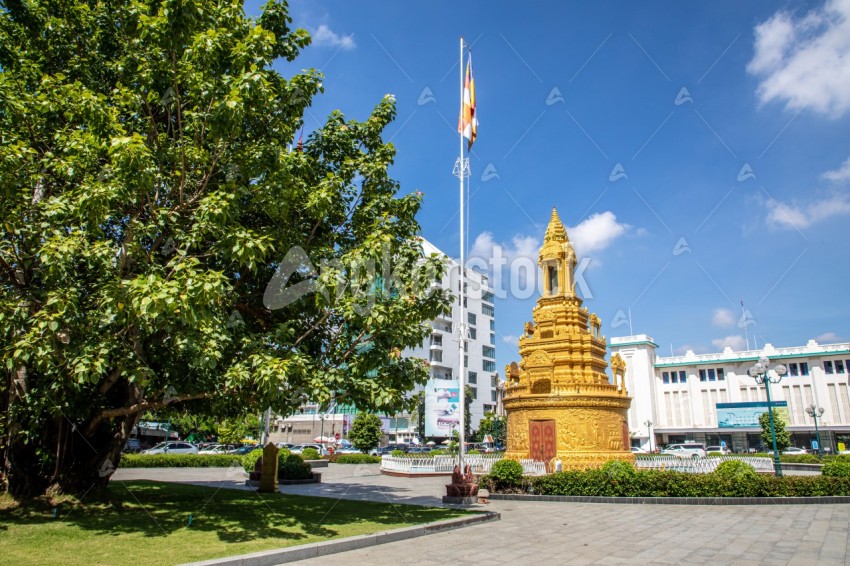 Buddhist Stupa in Phnom Penh - ព្រះ​សក្យ​មុនី​ចេតិយ