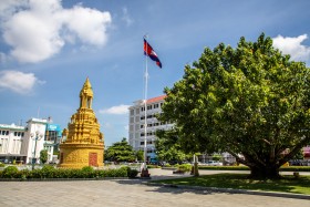 Buddhist Stupa in Phnom Penh - ព្រះ​សក្យ​មុនី​ចេតិយ