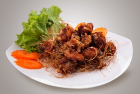 deep fried chicken meat with dried lemongrass